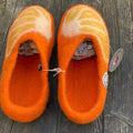Aperol Filzpantoffeln Damen in leuchtendem Orange mit stylischem Design und hochwertiger Schurwolle.