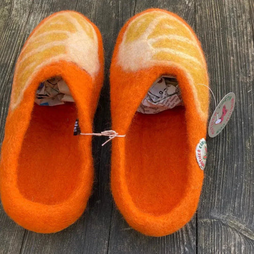 Aperol Filzpantoffeln Damen in leuchtendem Orange mit stylischem Design und hochwertiger Schurwolle.