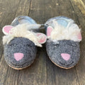 Schäfchen - Filzpantoffeln handgemacht - Kinder, weiche, graue Hausschuhe mit süßem Schafdesign aus Wollfilz.