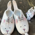 Ziegen - handgemachte Filzhausschuhe Kinder mit süßem Ziegendesign und weichem Wollmaterial.