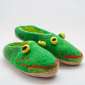 Frosch - Hausschuhe aus Filz für Erwachsene, handgemacht aus 100% Wollfilz, stilvolles Design in grün.
