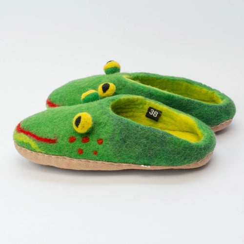 Frosch - Hausschuhe aus Filz Erwachsene in grün mit Augen und leuchtend gelbem Innenfutter, handgemacht für Komfort.
