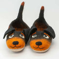 Hunde - handgemachte Filzpantoffeln mit Wildledersohle, dunkelbraune Filzhausschuhe mit orangefarbenen Hundegesichtern und langen Ohren