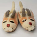 Wildziegen - handgemachte Filzpantoffeln aus Wolle, beige und orange mit grauen Hörnern und lustigen Ziegengesichtern.
